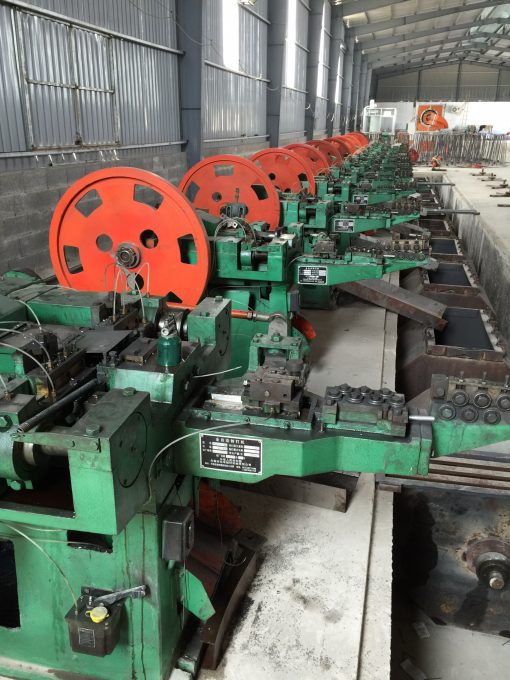 Máy dập đinh thép